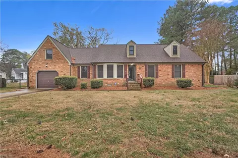 217 Woodbridge Dr, Chesapeake, VA 23322
