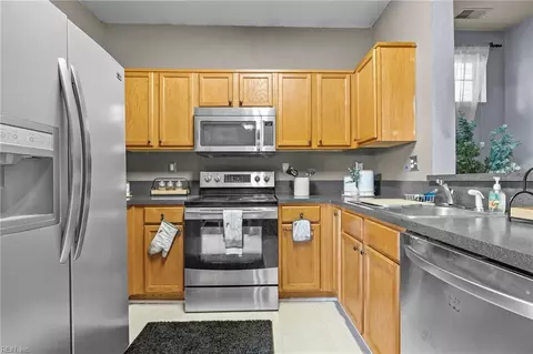 Kitchen - 3910 River Breeze Cir, Chesapeake, VA 23321 photo 2 of 3