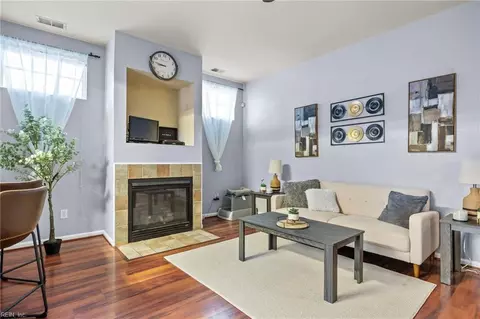 Living - 3910 River Breeze Cir, Chesapeake, VA 23321 photo 4 of 5