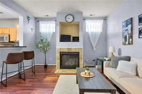 Living - 3910 River Breeze Cir, Chesapeake, VA 23321 photo 2 of 5