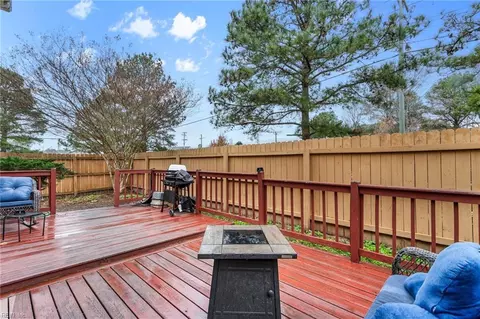 Exterior - 3910 River Breeze Cir, Chesapeake, VA 23321 photo 4 of 5