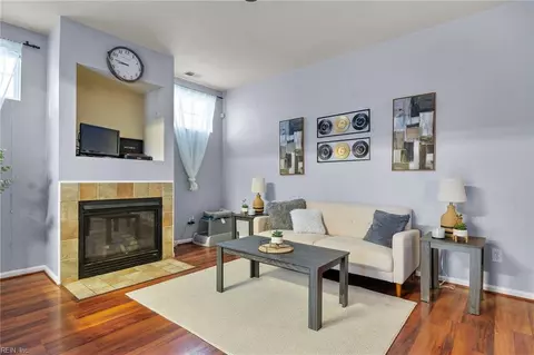Living - 3910 River Breeze Cir, Chesapeake, VA 23321 photo 3 of 5