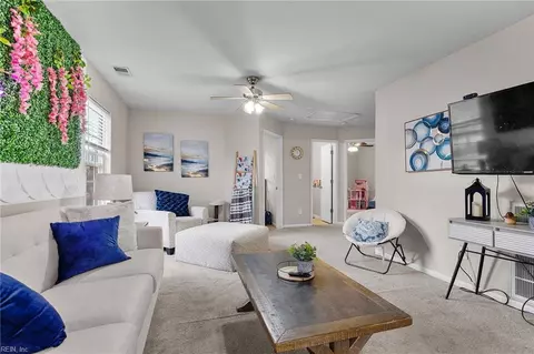Living - 3910 River Breeze Cir, Chesapeake, VA 23321 photo 5 of 5
