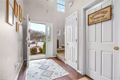 Entry Way - 3910 River Breeze Cir, Chesapeake, VA 23321 photo 2 of 7