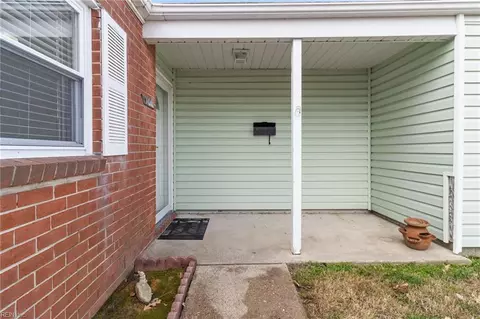 100 Greenwell Dr, Hampton, VA 23666 photo 4