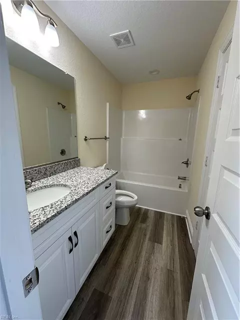 Bath - 508 Eola Ave, Suffolk, VA 23434 photo 6 of 6