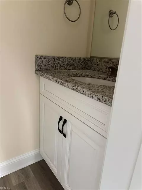 Bath - 508 Eola Ave, Suffolk, VA 23434 photo 5 of 6