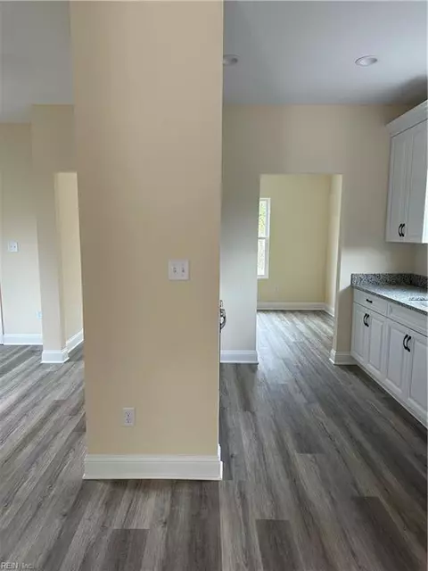 Entry Way - 508 Eola Ave, Suffolk, VA 23434 photo 3 of 7