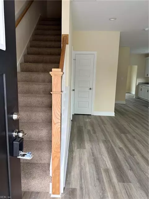 Entry Way - 508 Eola Ave, Suffolk, VA 23434 photo 6 of 7