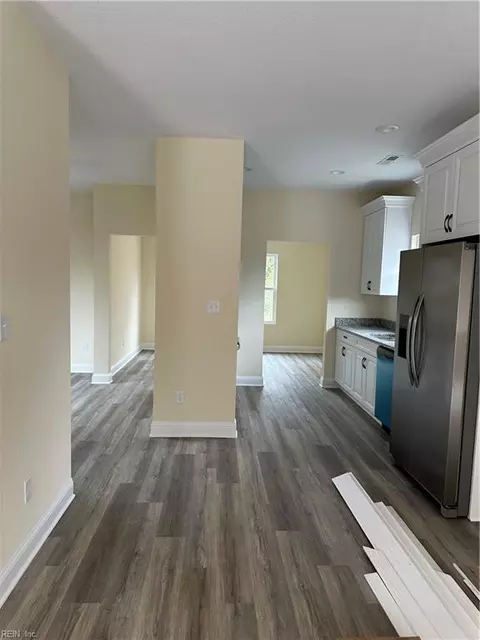 Entry Way - 508 Eola Ave, Suffolk, VA 23434 photo 2 of 7