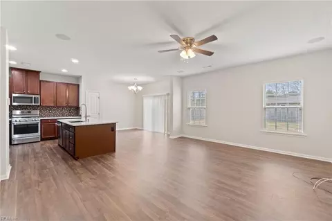 Living - 602 Schaefer Ave, Chesapeake, VA 23321 photo 2 of 3