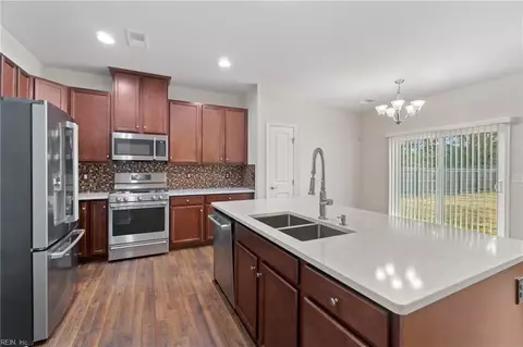 Entry Way - 602 Schaefer Ave, Chesapeake, VA 23321 photo 3 of 11