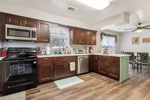 105 Ginger Ct, Chesapeake, VA 23320