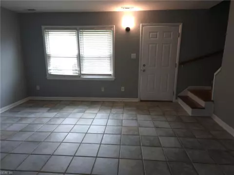 Living - 4064 Sloop Trl, Chesapeake, VA 23321 photo 1 of 2