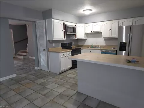Kitchen - 4064 Sloop Trl, Chesapeake, VA 23321 photo 2 of 2