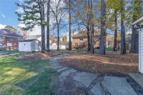 Exterior - 43 Edenbrook Dr, Hampton, VA 23666 photo 7 of 10