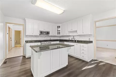 Kitchen - 43 Edenbrook Dr, Hampton, VA 23666 photo 2 of 3