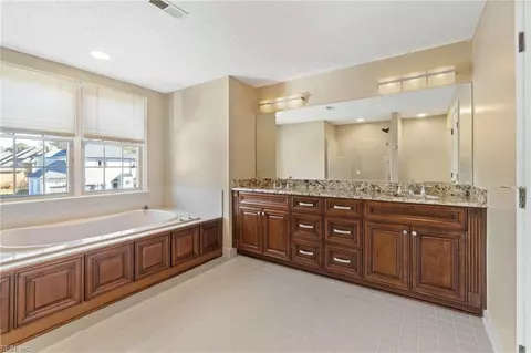 Bath - 43 Edenbrook Dr, Hampton, VA 23666 photo 3 of 5