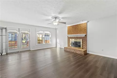 Living - 43 Edenbrook Dr, Hampton, VA 23666 photo 3 of 4