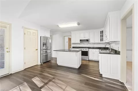 Kitchen - 43 Edenbrook Dr, Hampton, VA 23666 photo 1 of 3
