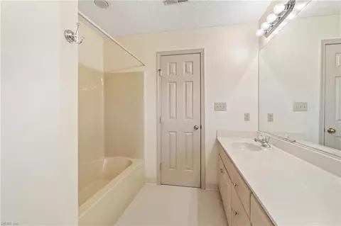 Bath - 43 Edenbrook Dr, Hampton, VA 23666 photo 5 of 5