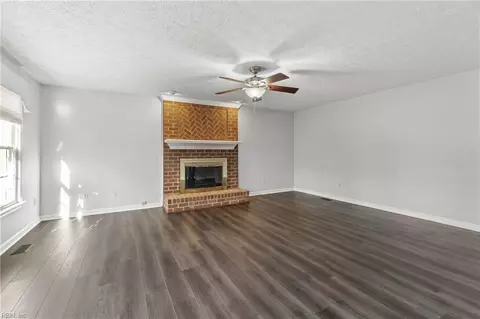 Living - 43 Edenbrook Dr, Hampton, VA 23666 photo 2 of 4
