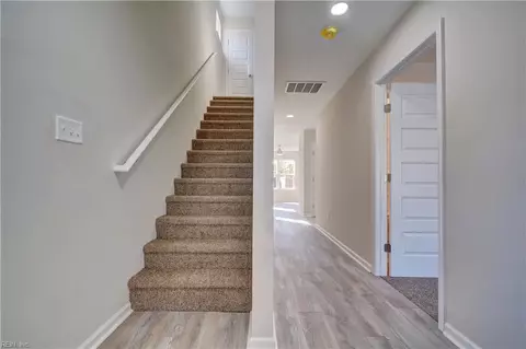 Entry Way - 51 W Virginia Ave, Hampton, VA 23663 photo 3 of 7