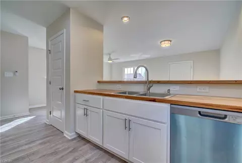 Entry Way - 51 W Virginia Ave, Hampton, VA 23663 photo 5 of 7