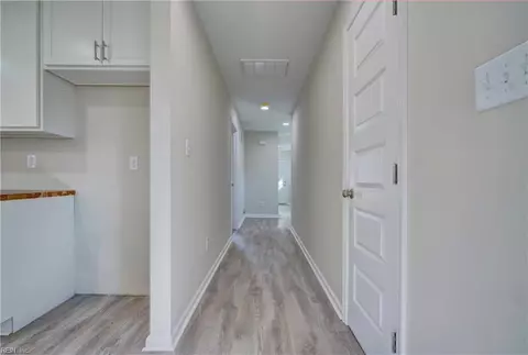 Entry Way - 51 W Virginia Ave, Hampton, VA 23663 photo 4 of 7