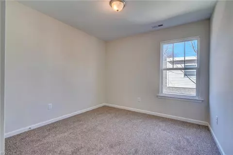 Bedroom - 51 W Virginia Ave, Hampton, VA 23663 photo 6 of 10