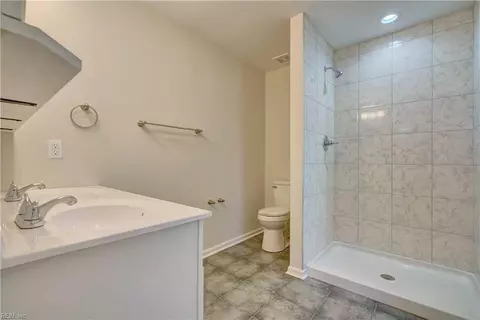 Bath - 51 W Virginia Ave, Hampton, VA 23663 photo 3 of 4