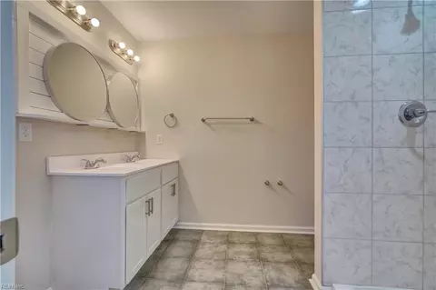 Bath - 51 W Virginia Ave, Hampton, VA 23663 photo 2 of 4