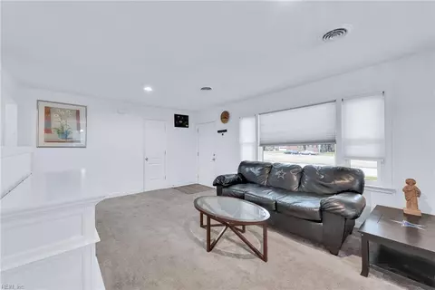 10 Ridgecrest Dr, Hampton, VA 23666 photo 3
