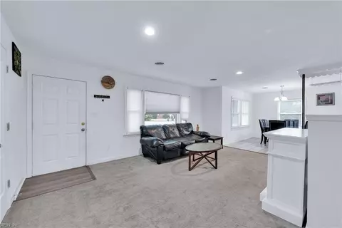10 Ridgecrest Dr, Hampton, VA 23666 photo 4