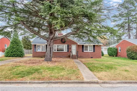 10 Ridgecrest Dr, Hampton, VA 23666