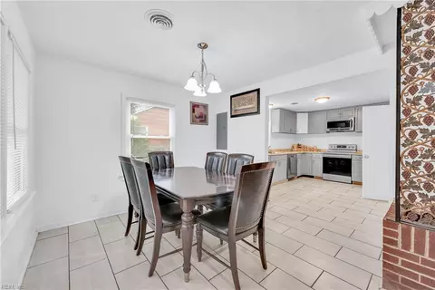 10 Ridgecrest Dr, Hampton, VA 23666 photo 6
