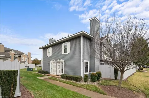 653 Ridge Cir, Chesapeake, VA 23320