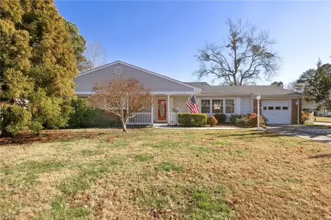 228 Parkway Ct, Virginia Beach, VA 23452