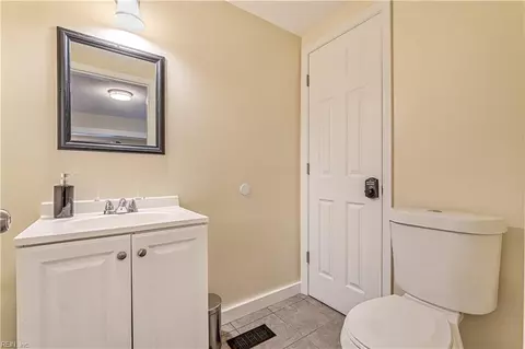 Bath - 1058 Mapole Ave, Norfolk, VA 23504 photo 1 of 3