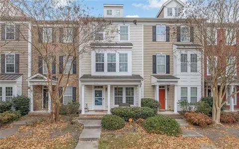 3136 Greenwood Dr, Portsmouth, VA 23701