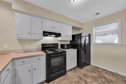 Kitchen - 108 Lantana Ln #29, Hampton, VA 23669 photo 1 of 2