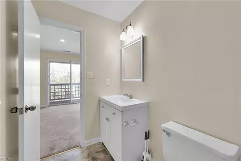 Bath - 108 Lantana Ln #29, Hampton, VA 23669 photo 2 of 4