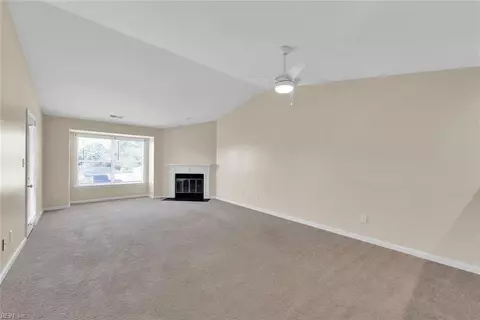 Living - 108 Lantana Ln #29, Hampton, VA 23669 photo 2 of 6