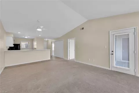 Living - 108 Lantana Ln #29, Hampton, VA 23669 photo 5 of 6
