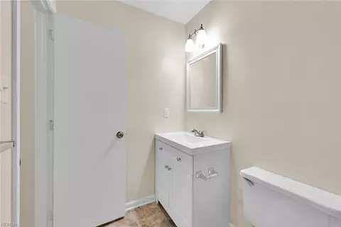 Bath - 108 Lantana Ln #29, Hampton, VA 23669 photo 3 of 4