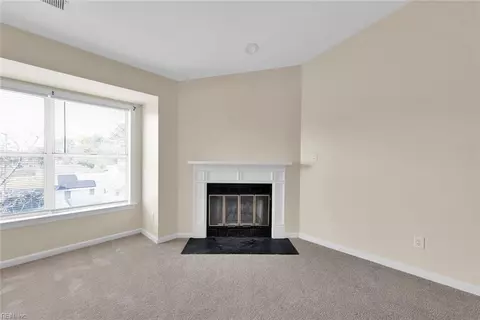 Living - 108 Lantana Ln #29, Hampton, VA 23669 photo 3 of 6