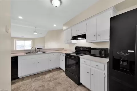 Kitchen - 108 Lantana Ln #29, Hampton, VA 23669 photo 2 of 2