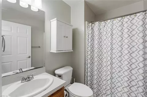 Bath - 27220 Avis Dr, Windsor, VA 23487 photo 1 of 2