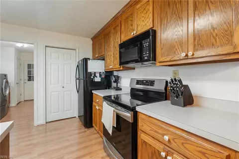 Entry Way - 27220 Avis Dr, Windsor, VA 23487 photo 1 of 1