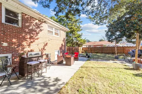 Exterior - 81 Wheatland Dr, Hampton, VA 23666 photo 10 of 12